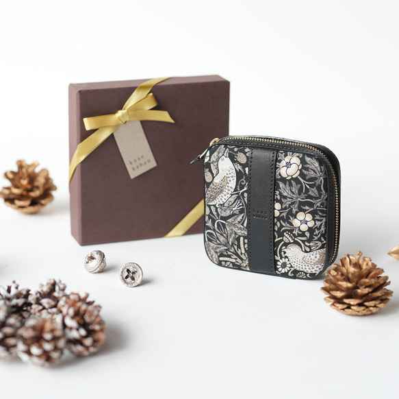 【冬季限量版】高品質迷你手拿包「草莓小偷」單色真皮黑色 *贈品 第1張的照片