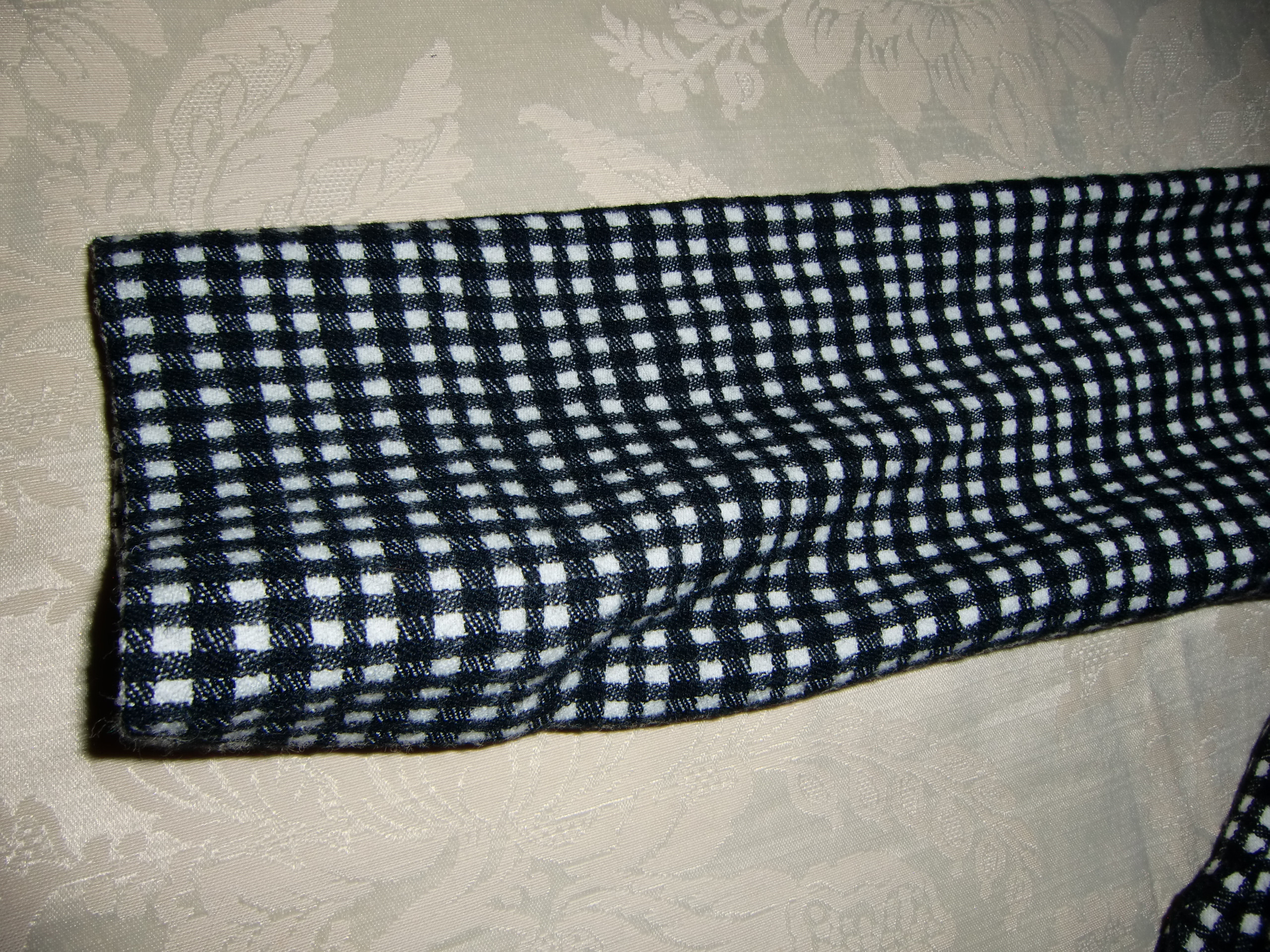 白黒ウールチェック／ふんわりウールの襟付きコートワンピース／前開き・全開