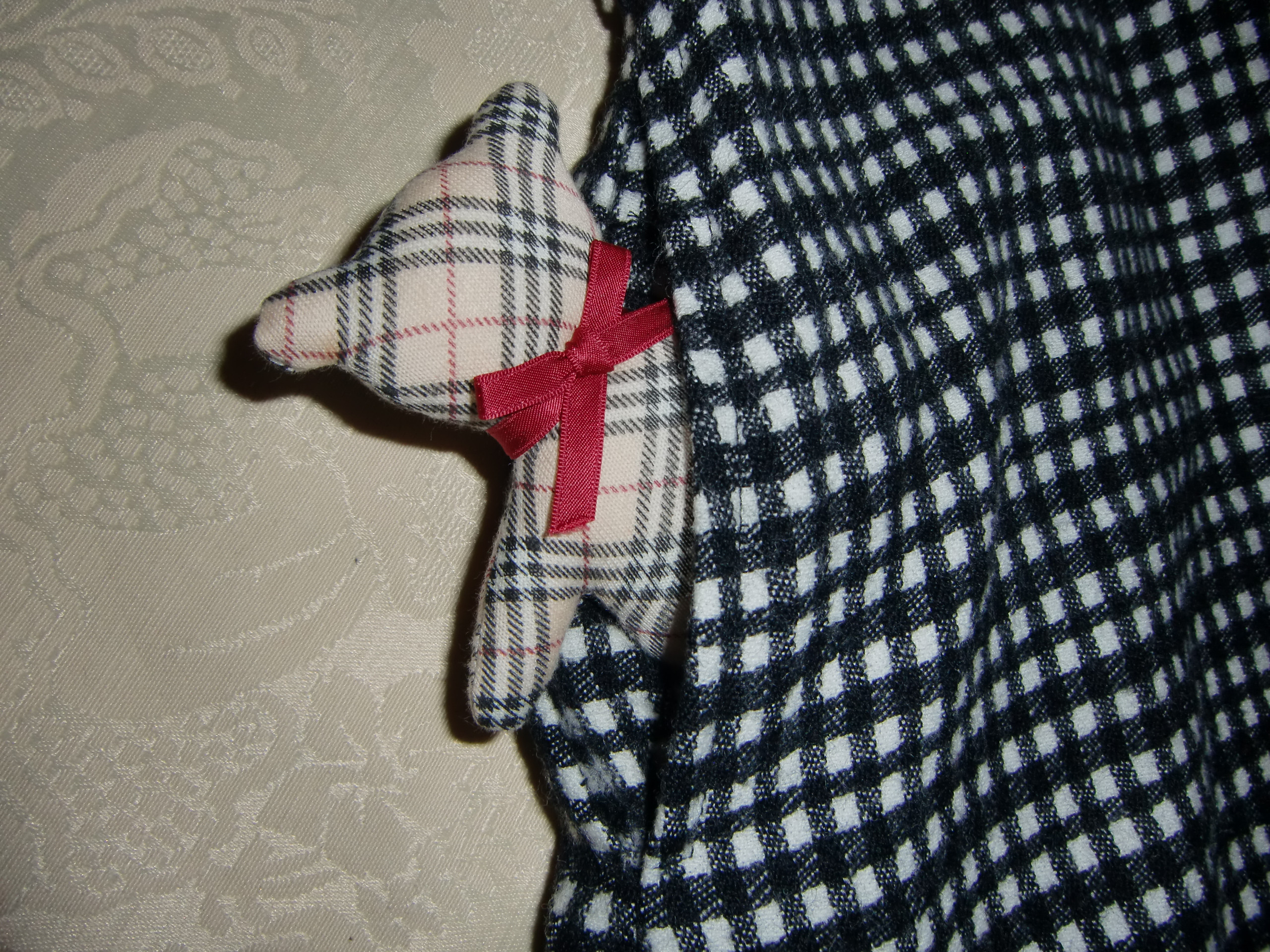 白黒ウールチェック／ふんわりウールの襟付きコートワンピース／前開き・全開