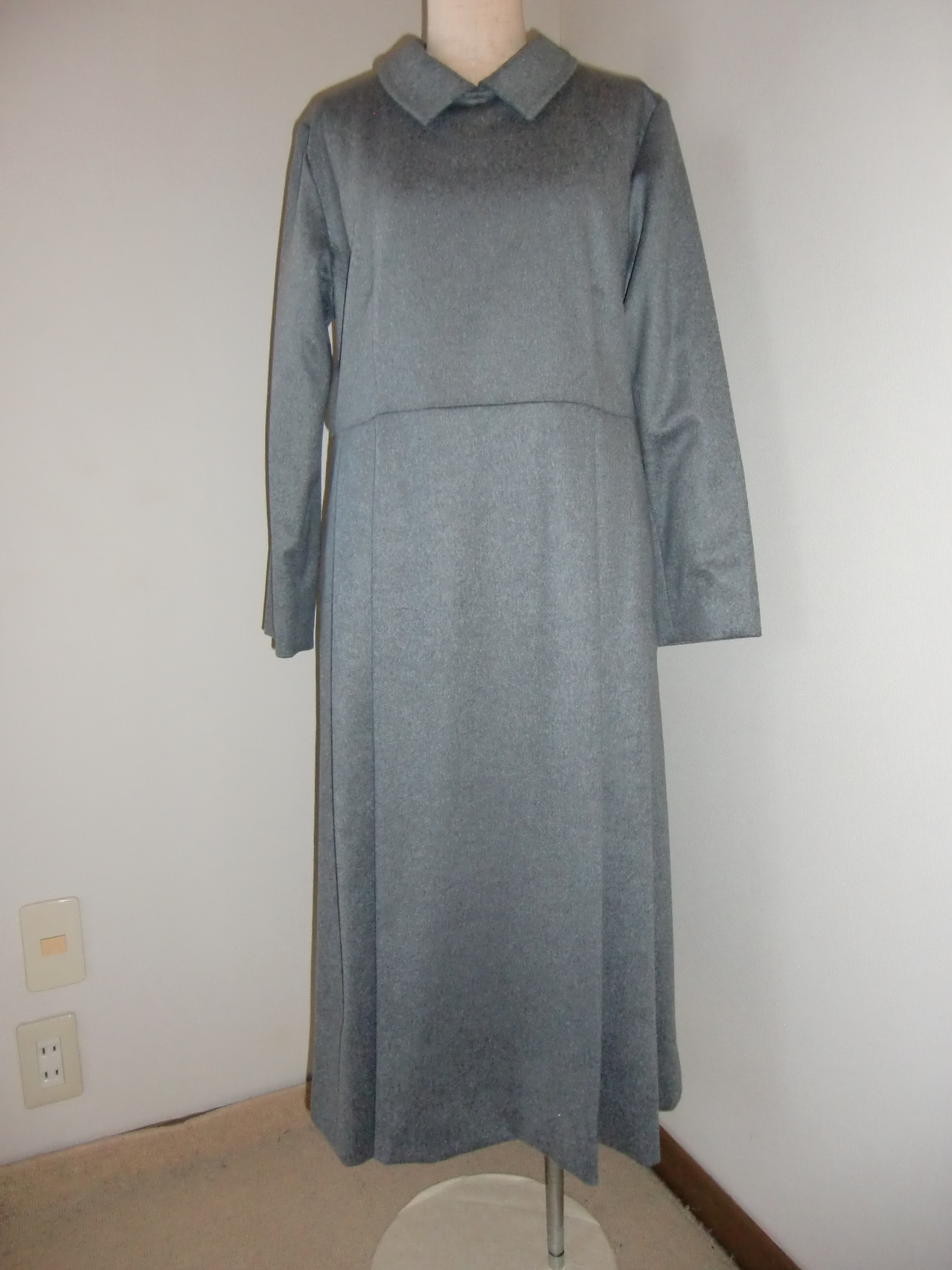 コート要らず！　暖かなアンゴラ混ウール・襟付きタックスカートワンピース／杢グレー／総裏付き