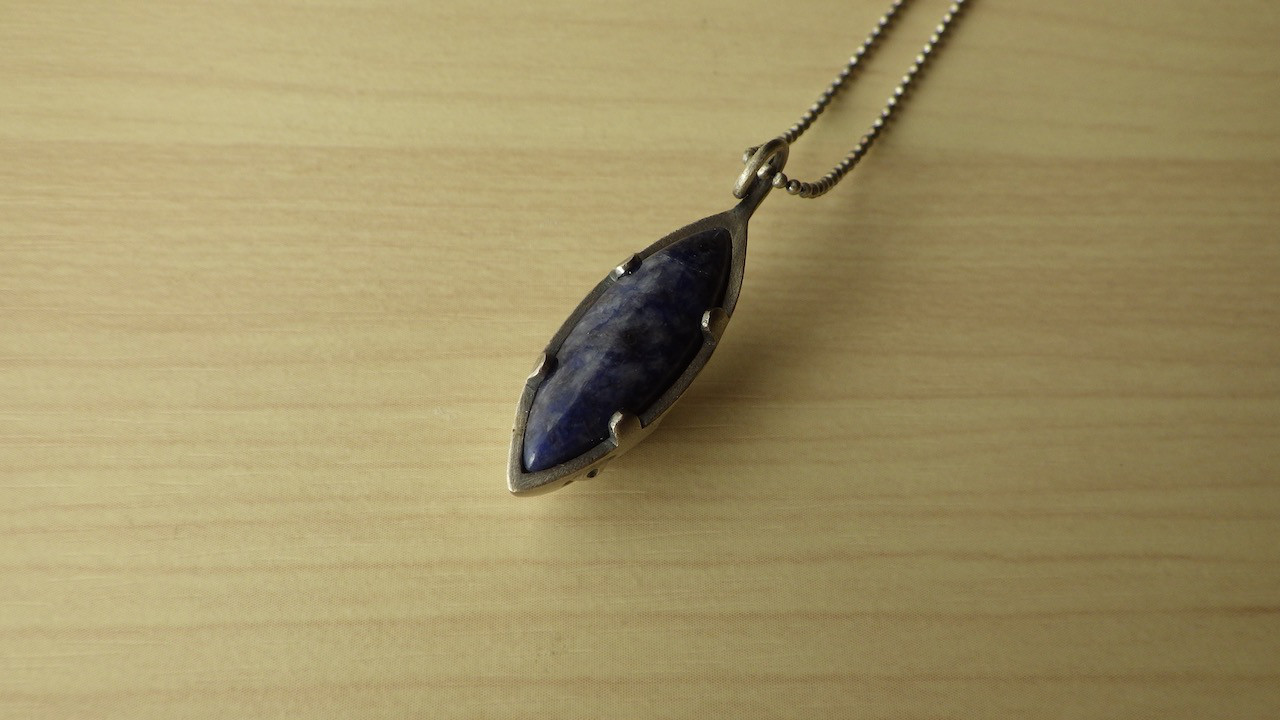 カメレオンのペンダント