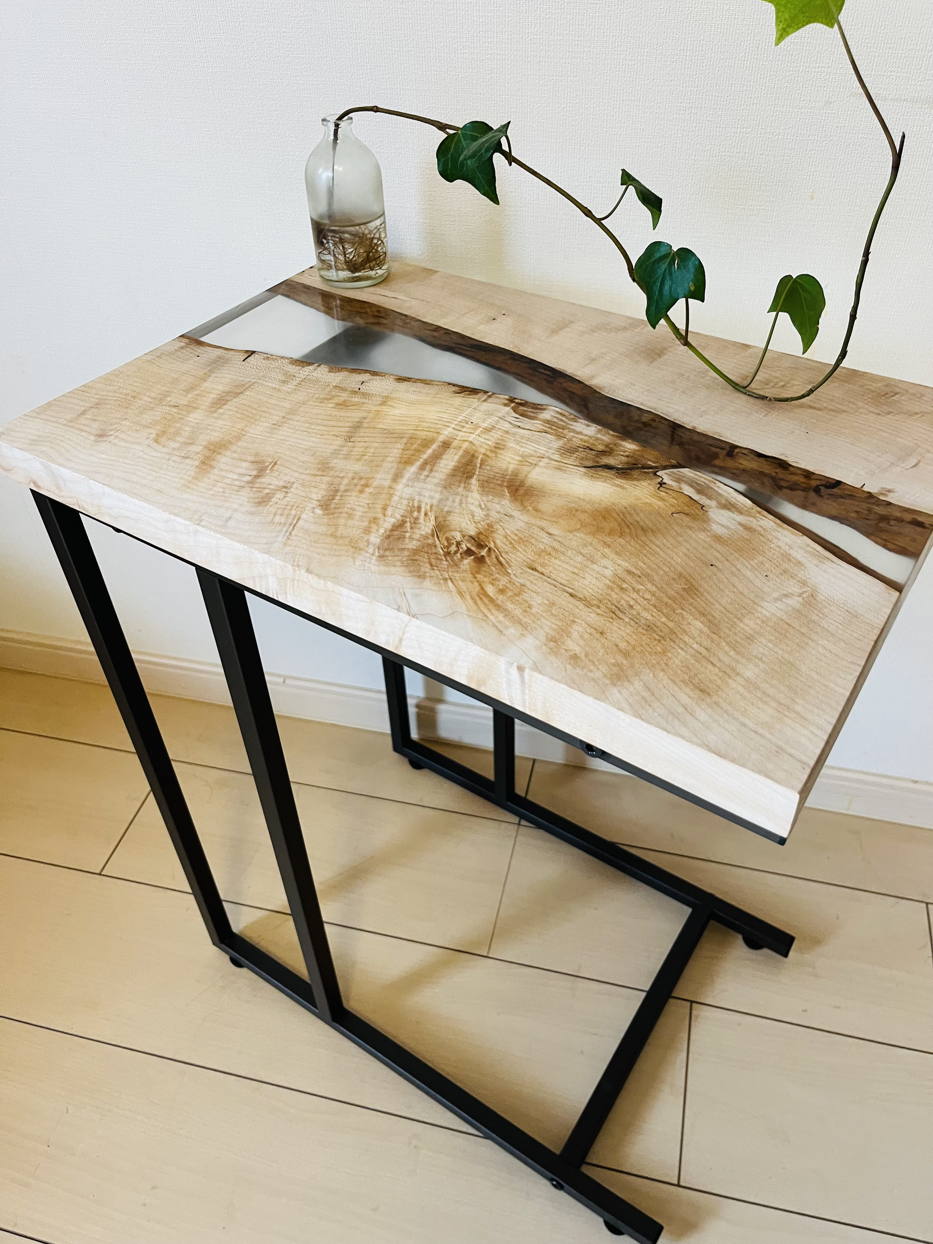 レジンテーブル　ソファテーブル　サイドテーブル　リバーテーブル　カエデの木　メープル