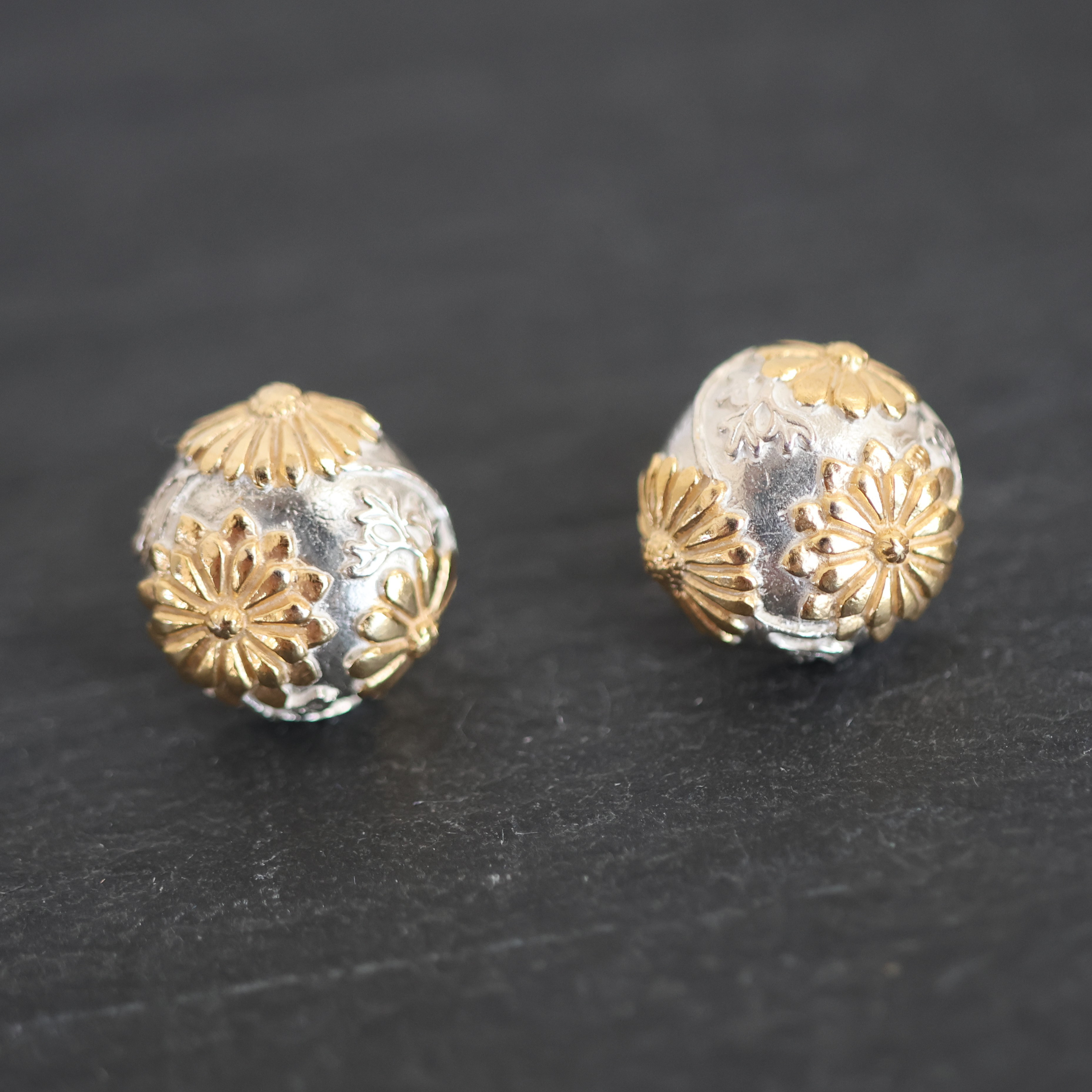 和柄 菊花模様ピアス[丸いボタン型]【受注生産】