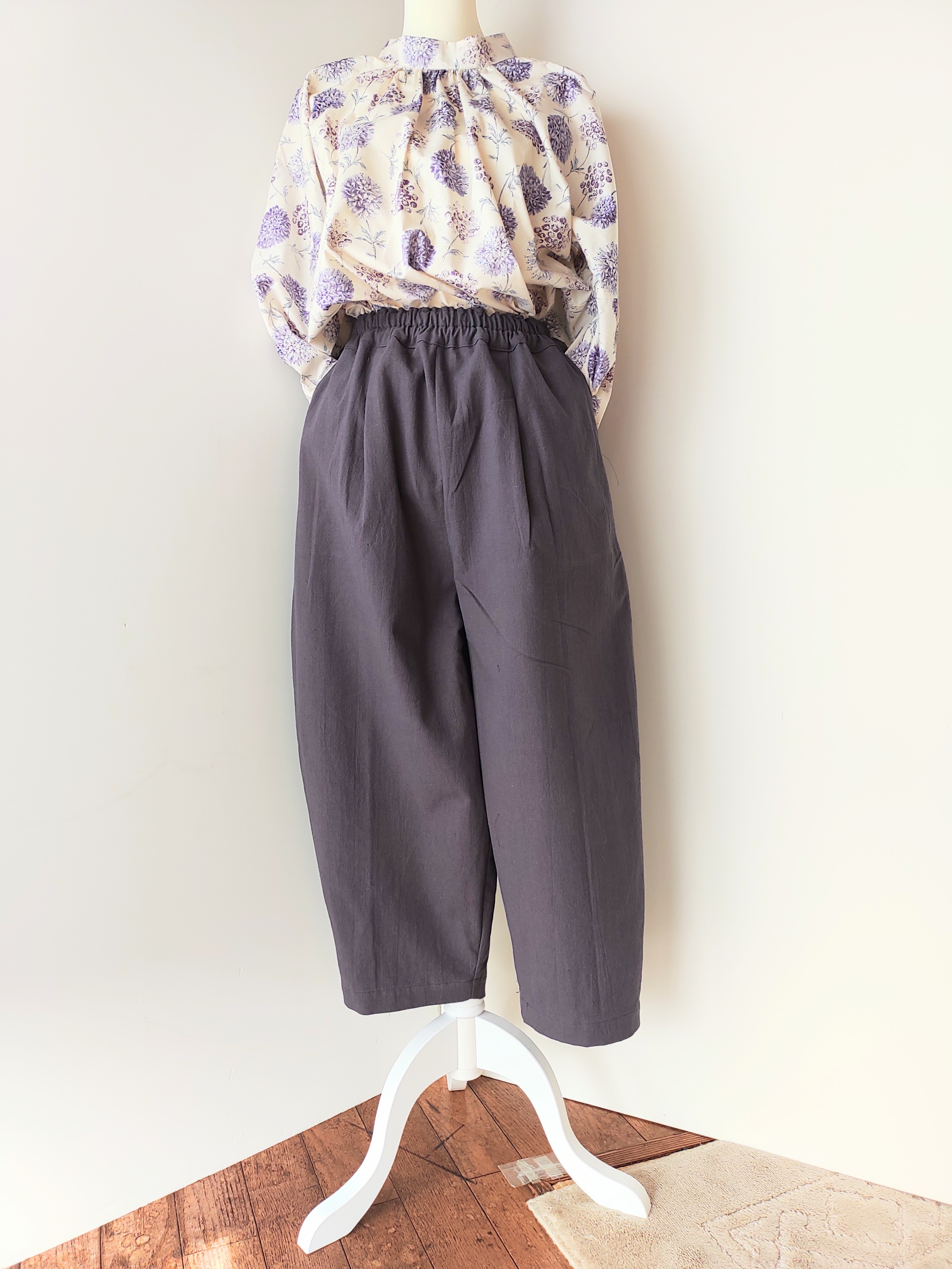 〈お肌に優しい〉リネン混すっきりバルーンパンツ