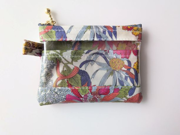 仕切り付きxxs-3（カードサイズ）　リバティラミ　アンジェリカガーラ　クリアポーチ　♡大胆な大花 2枚目の画像