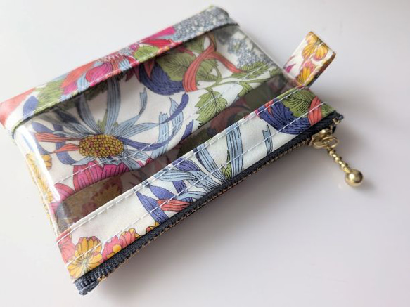 仕切り付きxxs-3（カードサイズ）　リバティラミ　アンジェリカガーラ　クリアポーチ　♡大胆な大花 5枚目の画像