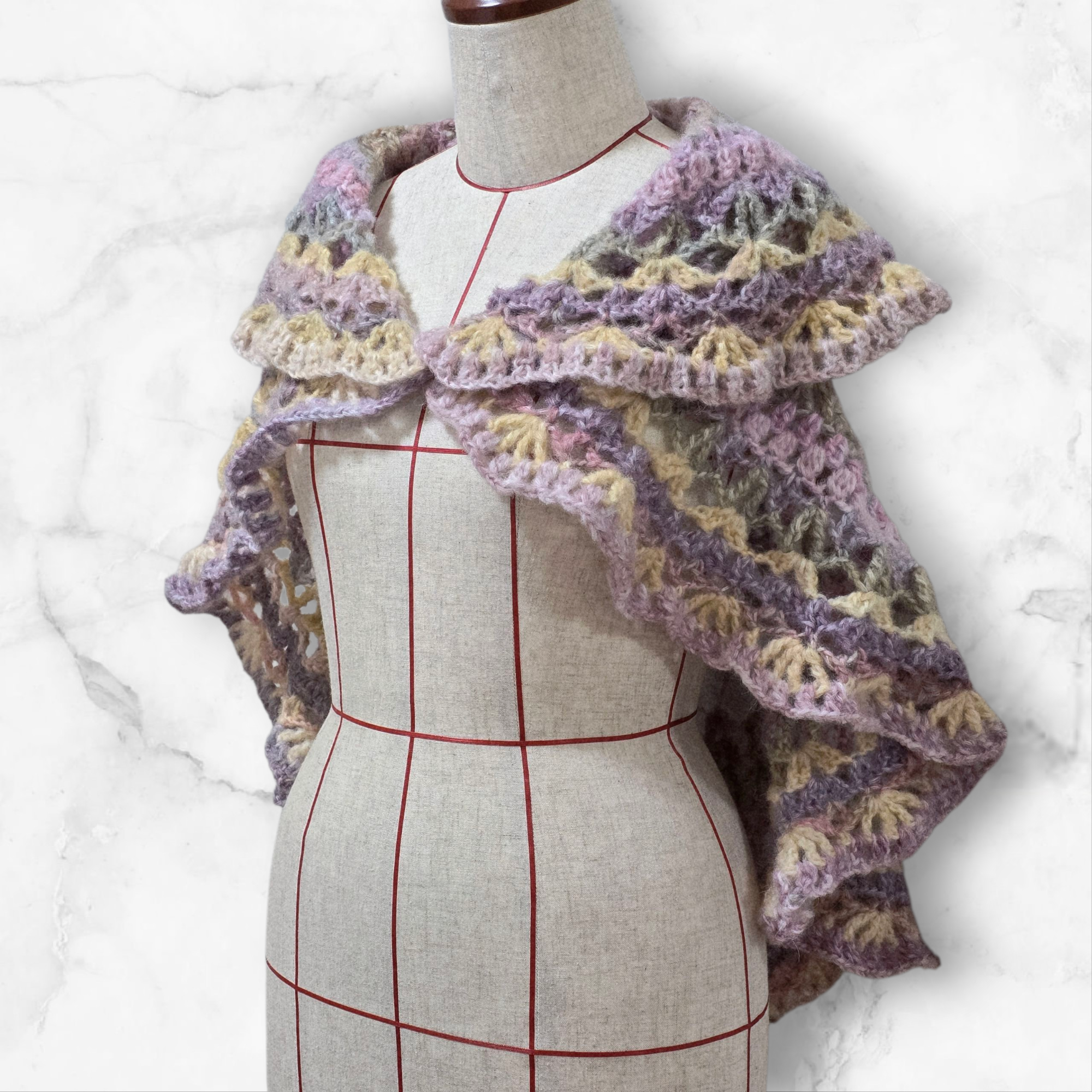 淡色グラデーションの円形ショール｜やわらか手編みショール×くすみ系×大判ショール