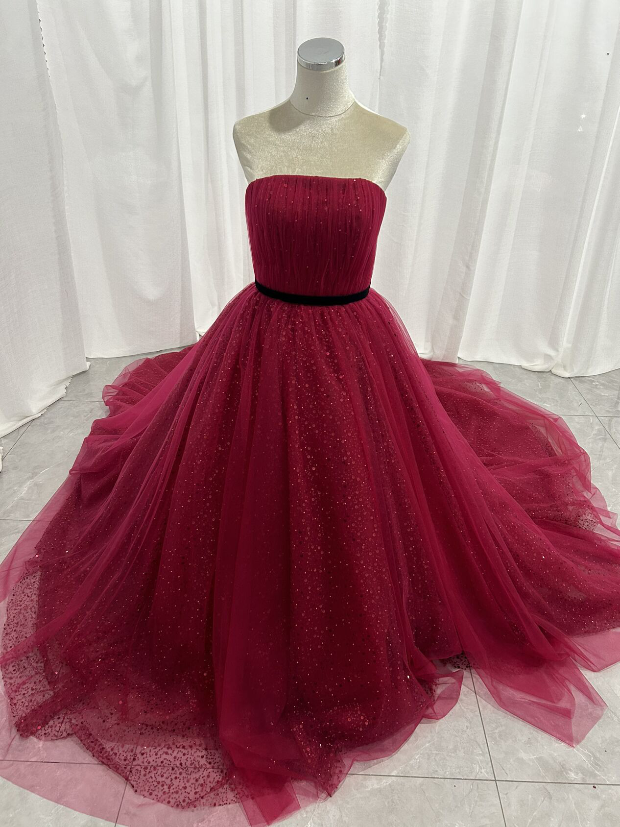 送料無料！カラードレス ベアトップ サッシュベルト インポートビジューレース ブライダル アンティークなドレス