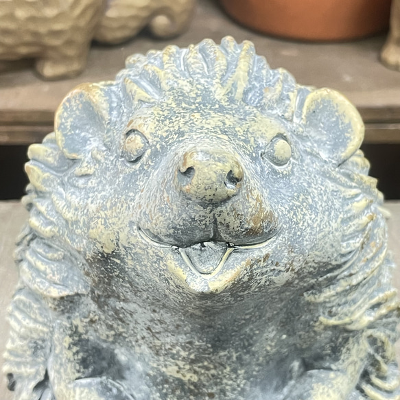 アンティーク風 ハリネズミオブジェ  セメント製 ほっこり可愛いインテリア雑貨 5枚目の画像