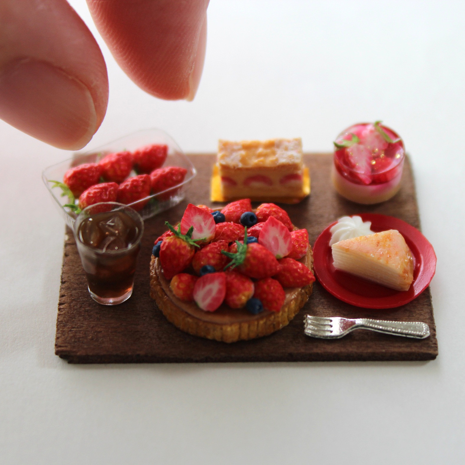 ミニチュアフード　苺タルト　アイスコーヒーセット