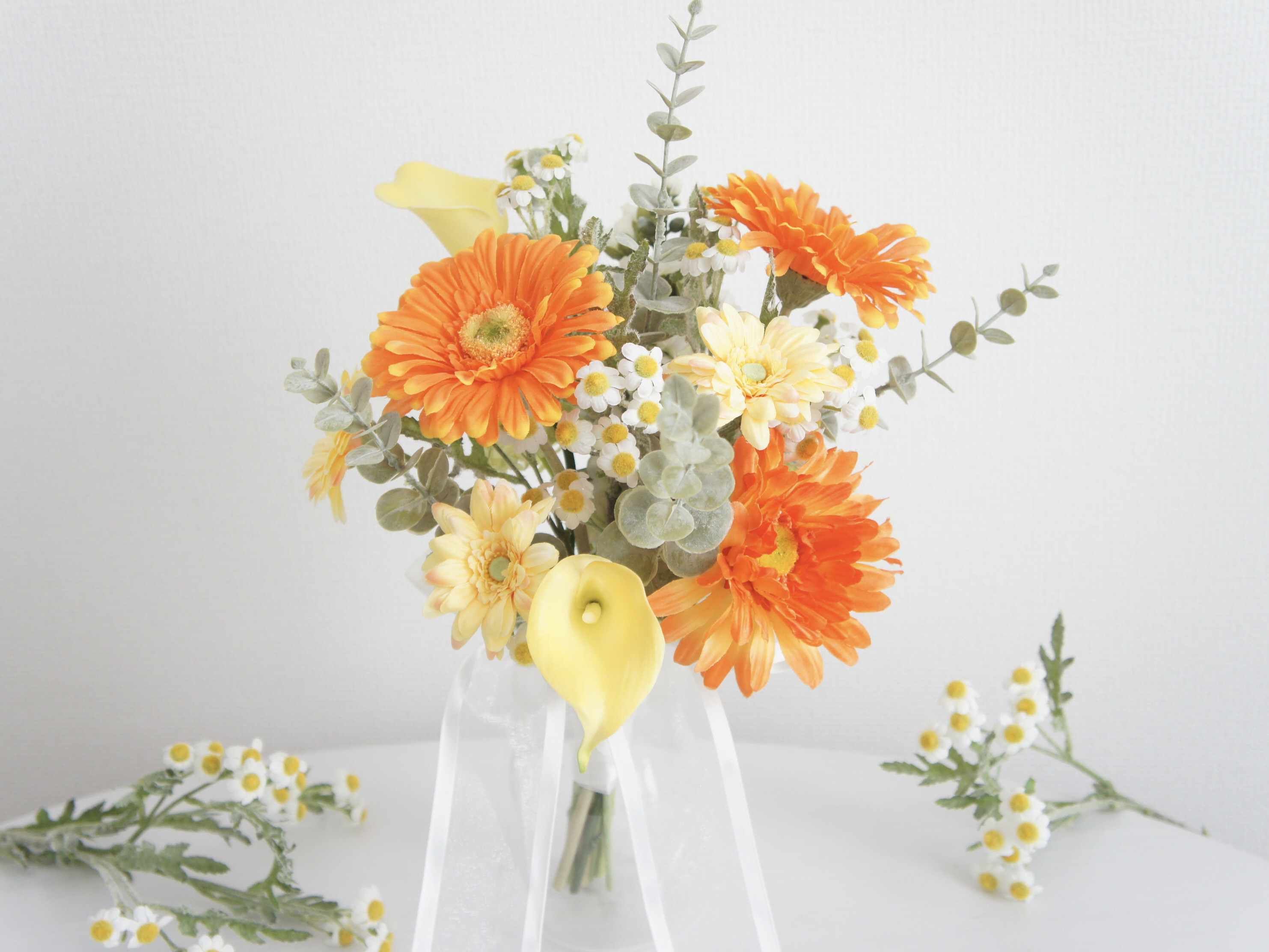 ガーベラとカラーのオレンジブーケ