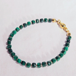 【再販】マラカイトのキューブビーズブレスレット　＼不器用さんでも安心、ストレスゼロのワンタッチ装着！／ 3枚目の画像