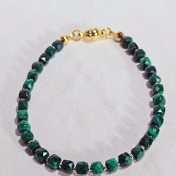 【再販】マラカイトのキューブビーズブレスレット　＼不器用さんでも安心、ストレスゼロのワンタッチ装着！／ 7枚目の画像