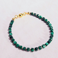 【再販】マラカイトのキューブビーズブレスレット　＼不器用さんでも安心、ストレスゼロのワンタッチ装着！／ 2枚目の画像