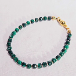 【再販】マラカイトのキューブビーズブレスレット　＼不器用さんでも安心、ストレスゼロのワンタッチ装着！／ 4枚目の画像