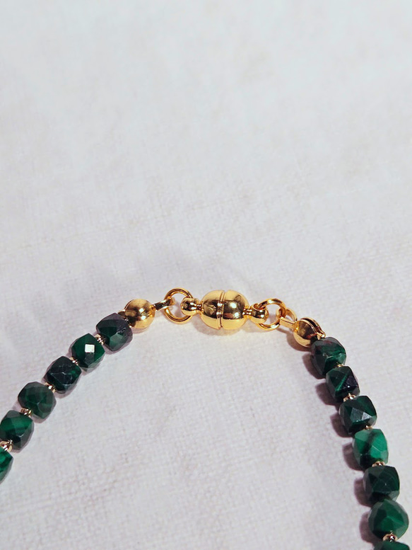 【再販】マラカイトのキューブビーズブレスレット　＼不器用さんでも安心、ストレスゼロのワンタッチ装着！／ 6枚目の画像