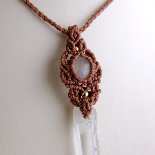 水晶ポイント原石・ルチルクォーツ（ブラジル産）マクラメ編み