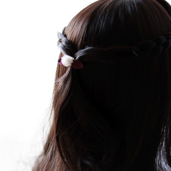 雪を閉じ込めたレッドフラッシュ立体刺繍ポニーフック 6枚目の画像