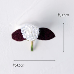 雪を閉じ込めたレッドフラッシュ立体刺繍ポニーフック 4枚目の画像