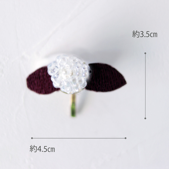 雪を閉じ込めたレッドフラッシュ立体刺繍ポニーフック 4枚目の画像