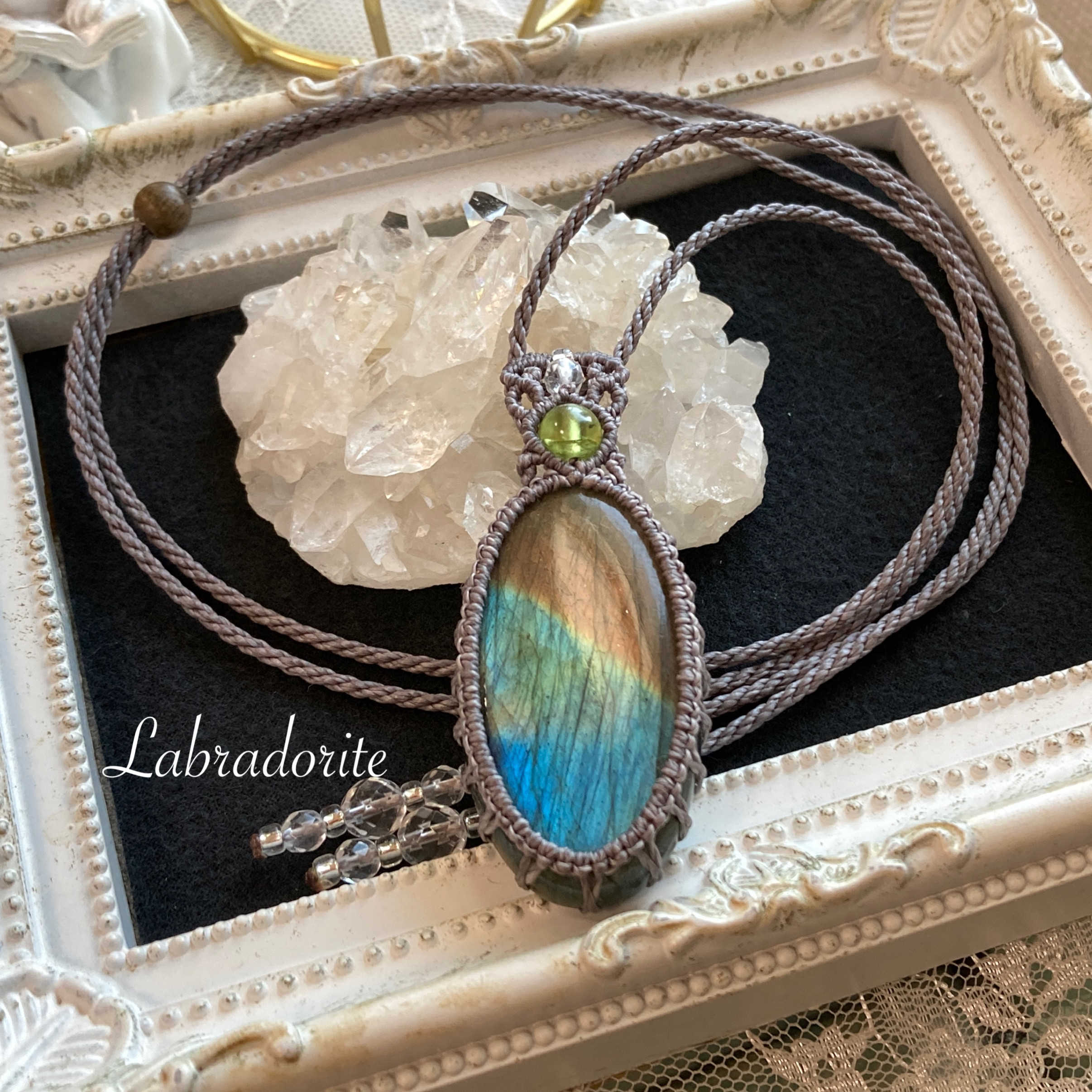 ラブラドライト（トリコロールカラー）マクラメネックレス・マクラメペンダントネックレス