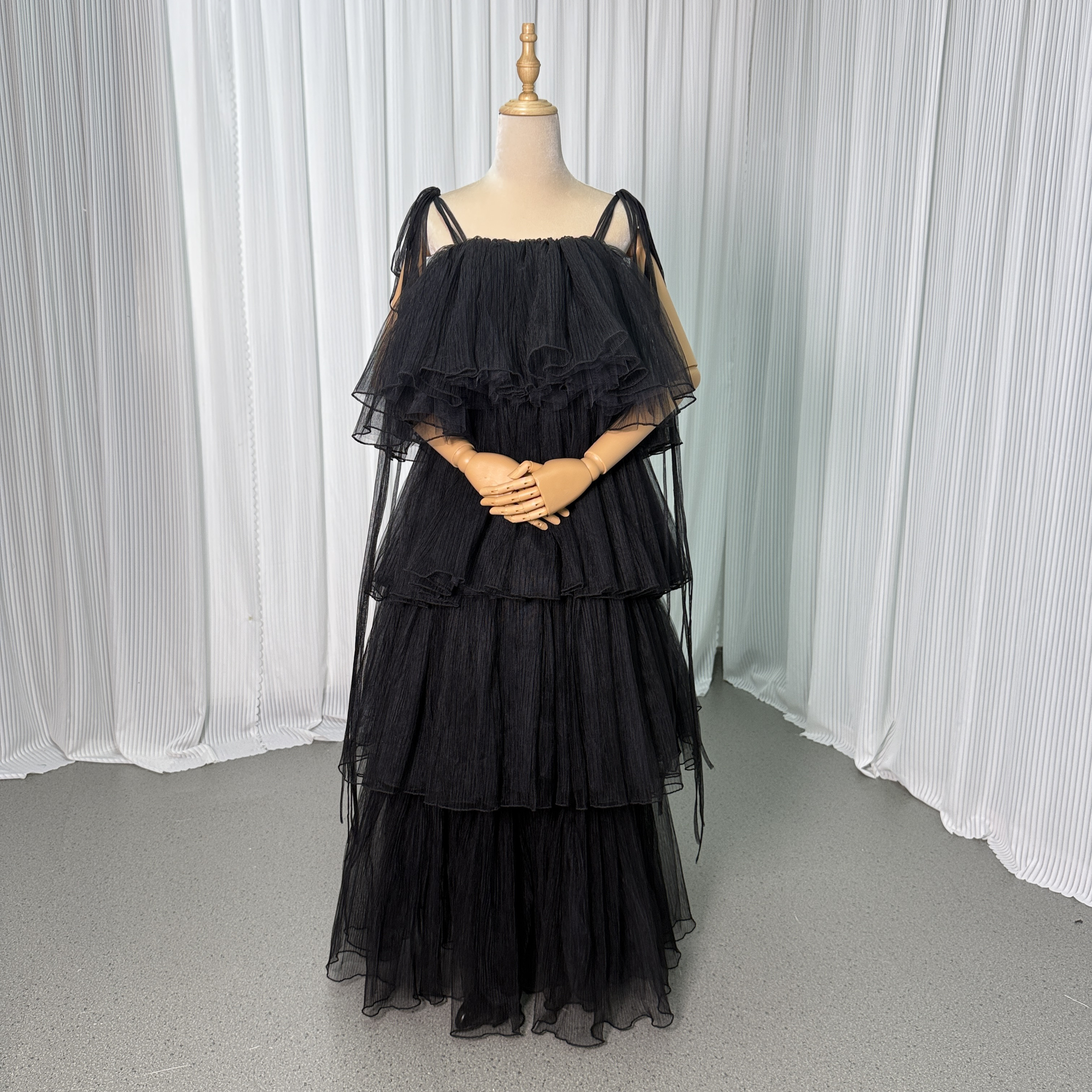 送料無料！ウエディングドレス オーバードレス キャミソール プリーツドレス ティアードのドレス ブラック  色直し