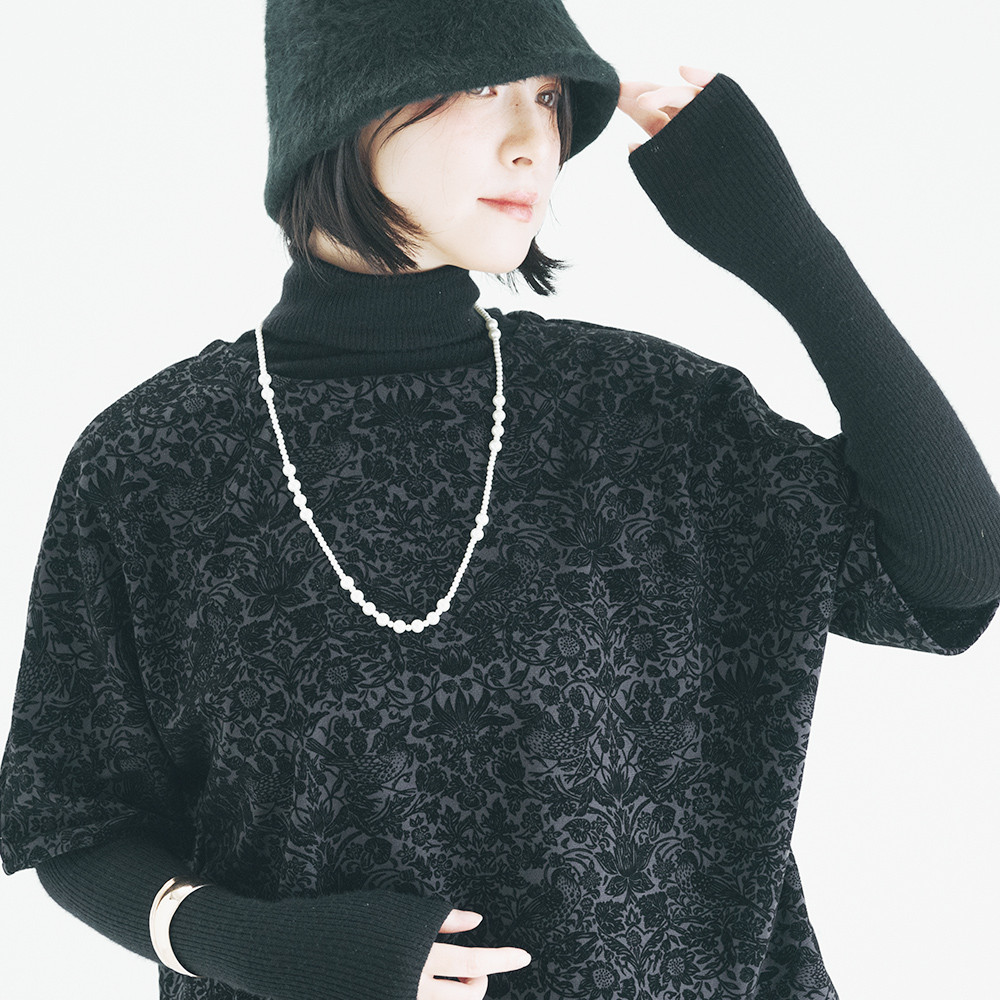 珍しいウィリアムモリスのフロッキー生地使用！簡単♪タートルに合わせるだけでオシャレ！ ドルマンブラウス グレーブラック