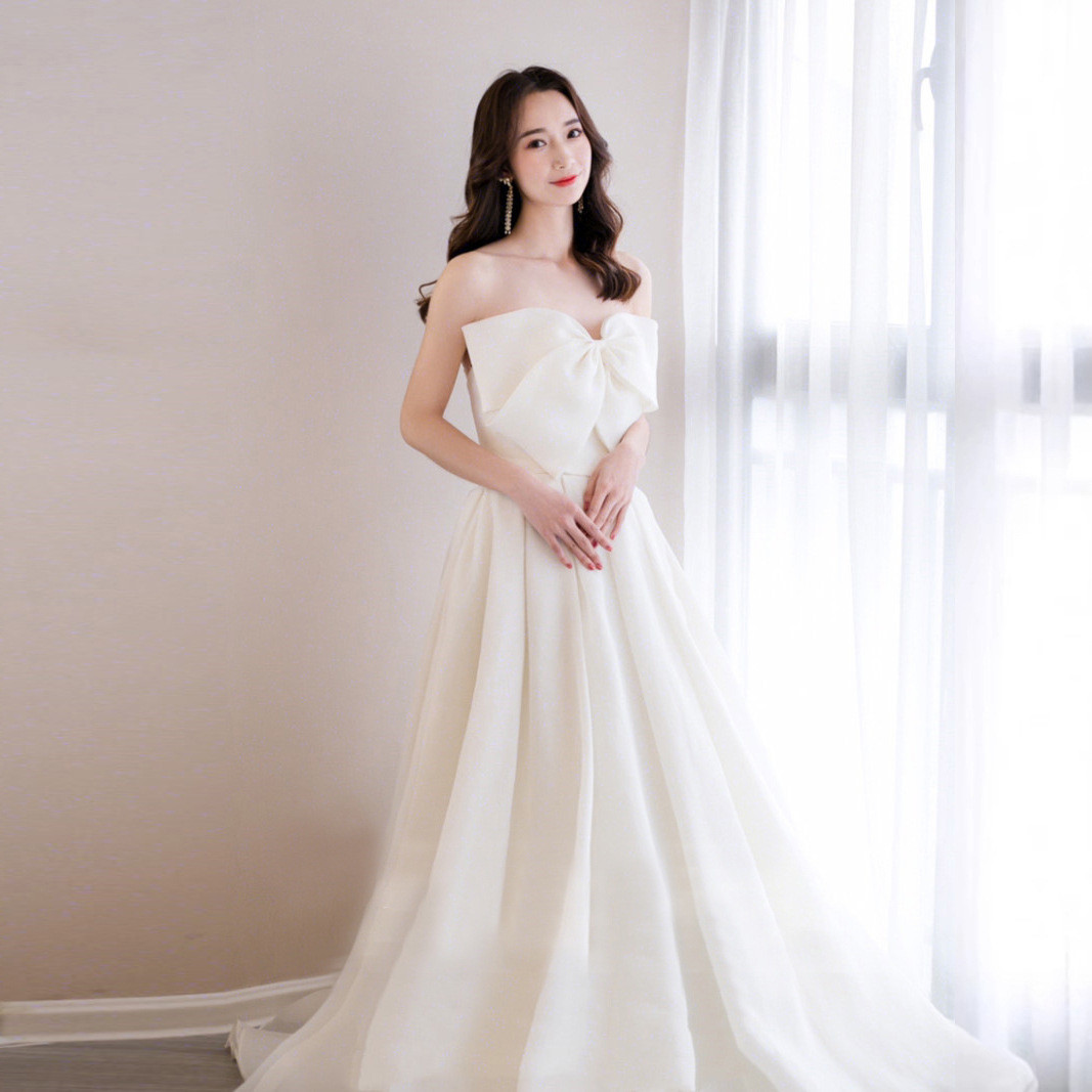 ノースリーブ 白 黒 ふわふわ リボン ウェディングドレス 韓国風 花嫁 パーティー 演奏会 二次会 前撮り HL436