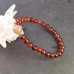 天然オレンジ赤ガーネット*金シラーサンストーン　ブレス　 3枚目の画像