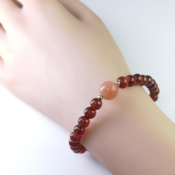 天然オレンジ赤ガーネット*金シラーサンストーン　ブレス　 5枚目の画像