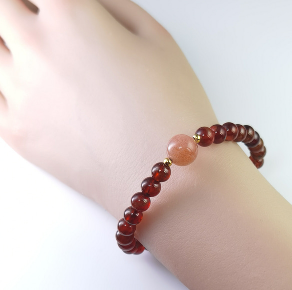 天然オレンジ赤ガーネット*金シラーサンストーン　ブレス　 5枚目の画像