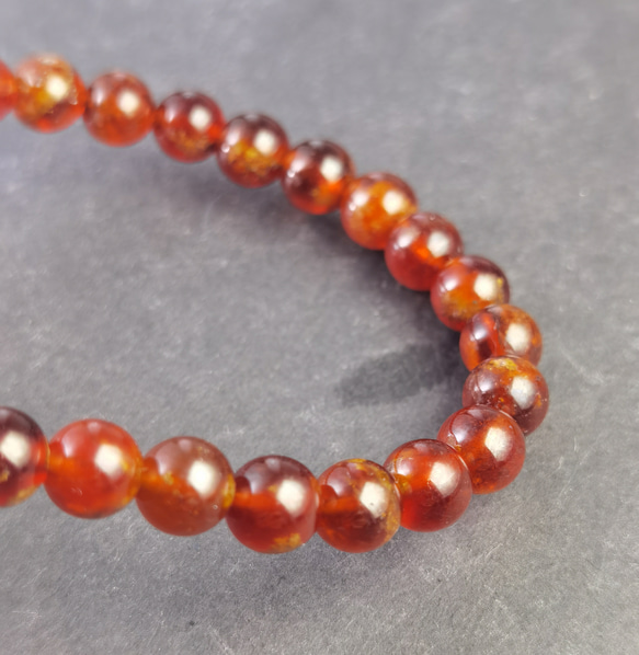 天然オレンジ赤ガーネット*金シラーサンストーン　ブレス　 4枚目の画像