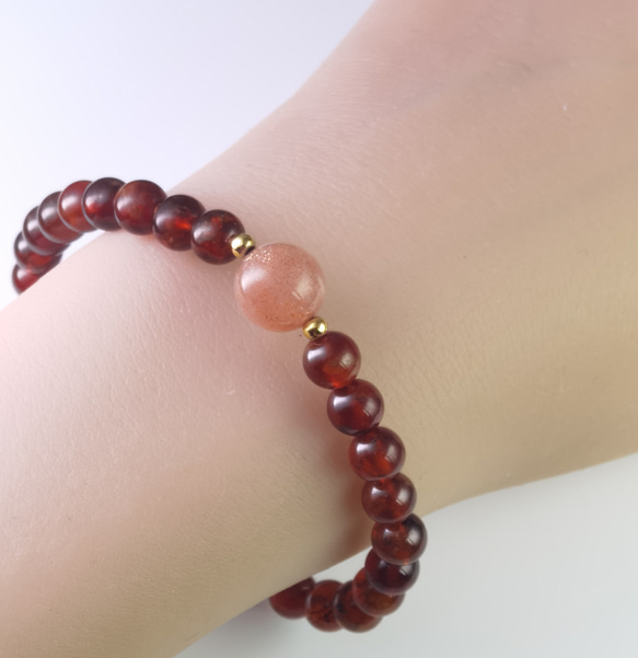 天然オレンジ赤ガーネット*金シラーサンストーン　ブレス　 2枚目の画像