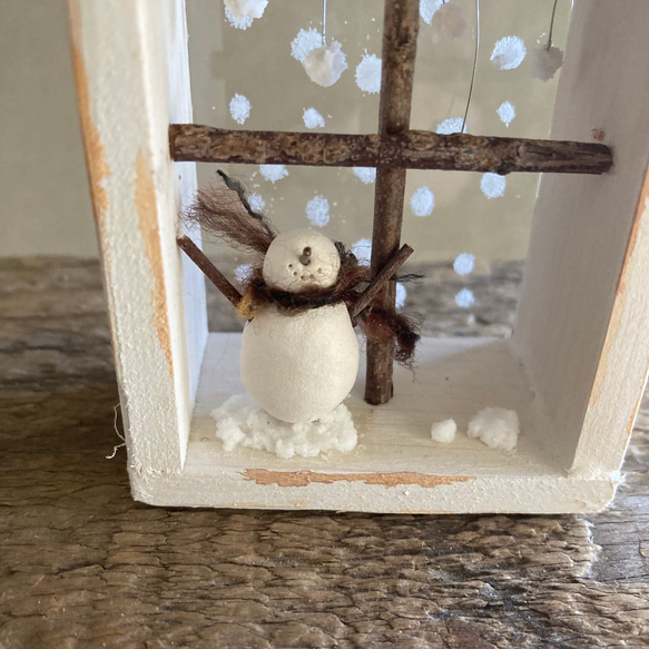 9913. bud 雪ふり窓辺　雪だるま 4枚目の画像