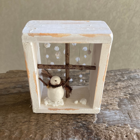 9913. bud 雪ふり窓辺　雪だるま 3枚目の画像