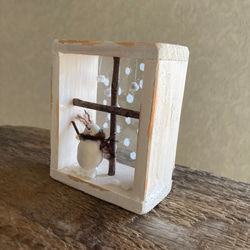 9913. bud 雪ふり窓辺　雪だるま 2枚目の画像