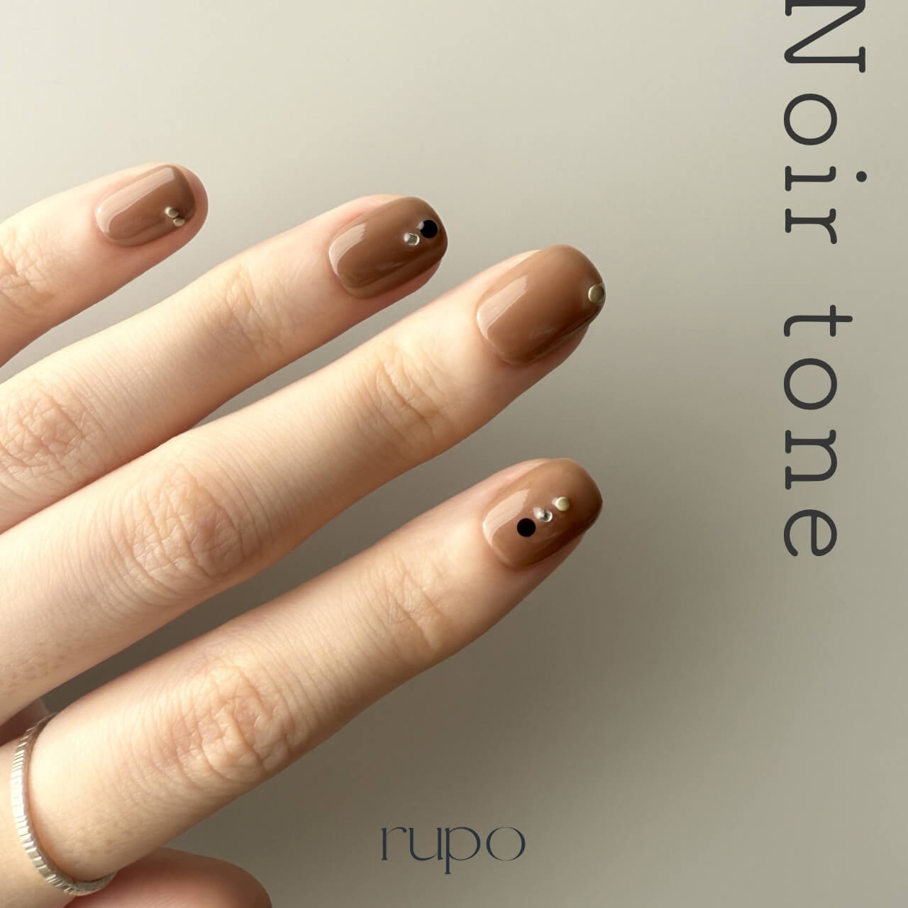 【お風呂でも取れない】チップ感ゼロ！どんな爪にも驚くほどフィットする新感覚ネイルチップ | Noir tone