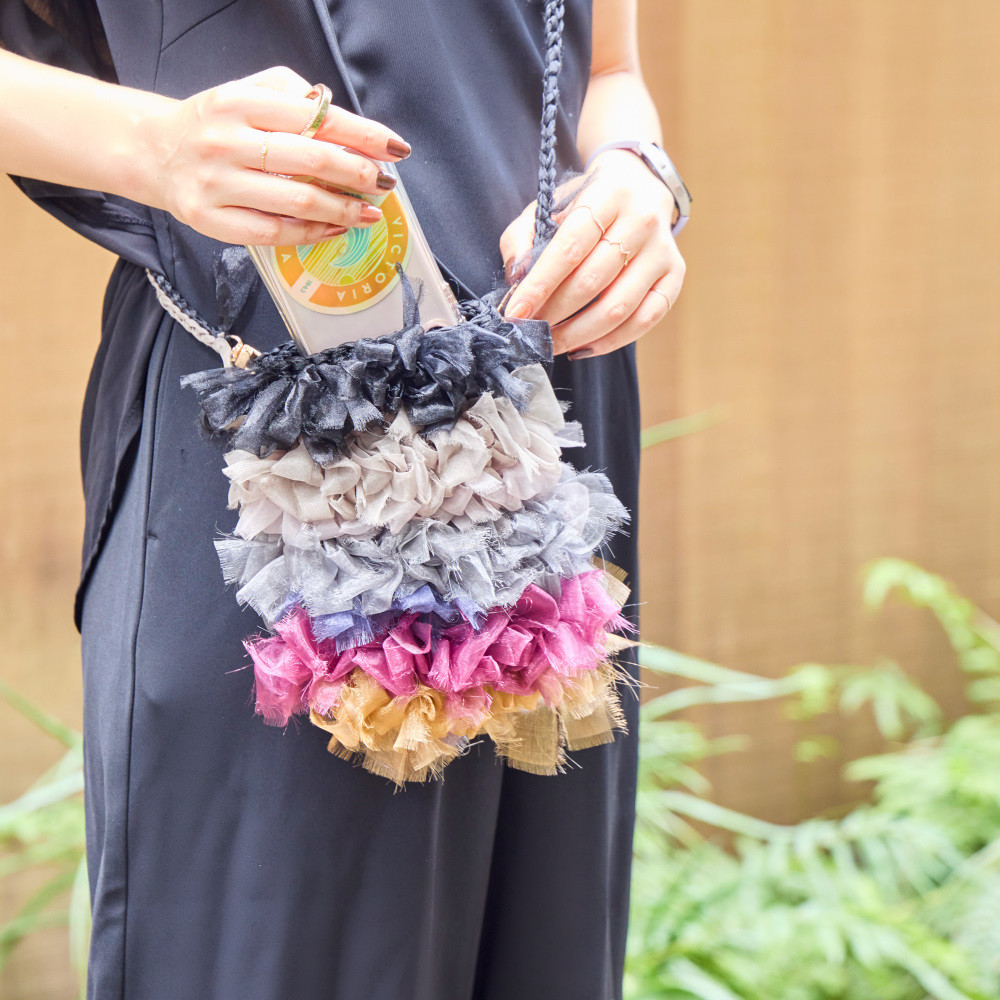 咲き編みフリルポシェット｜レインボー<冬>