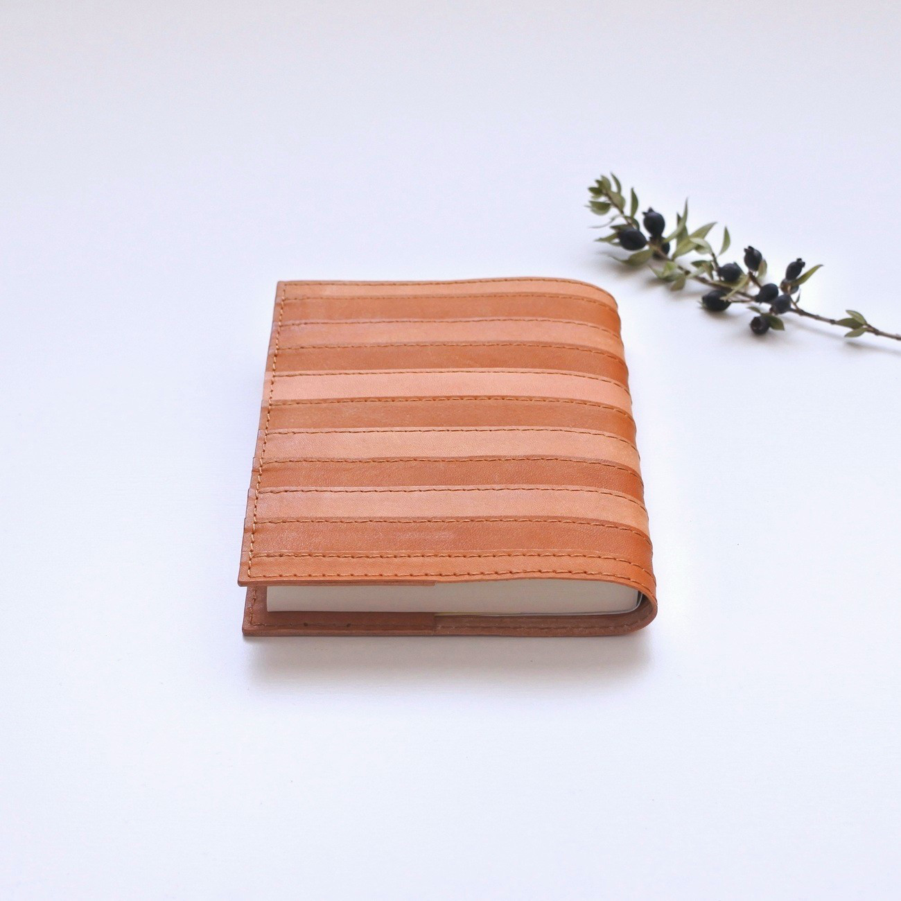 革のしましまブックカバー（キャメル）/文庫本サイズ