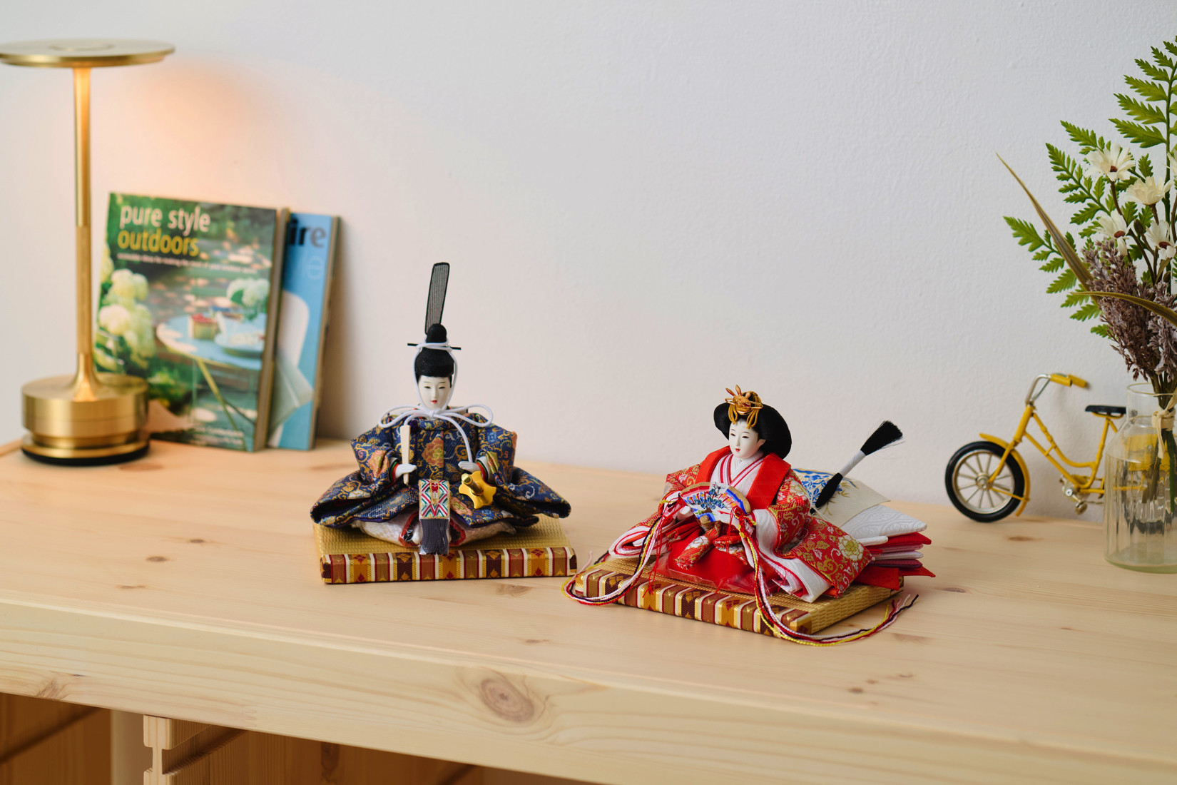 ひな人形　正絹西陣織　有職唐草に牡丹紋様（紺・赤）