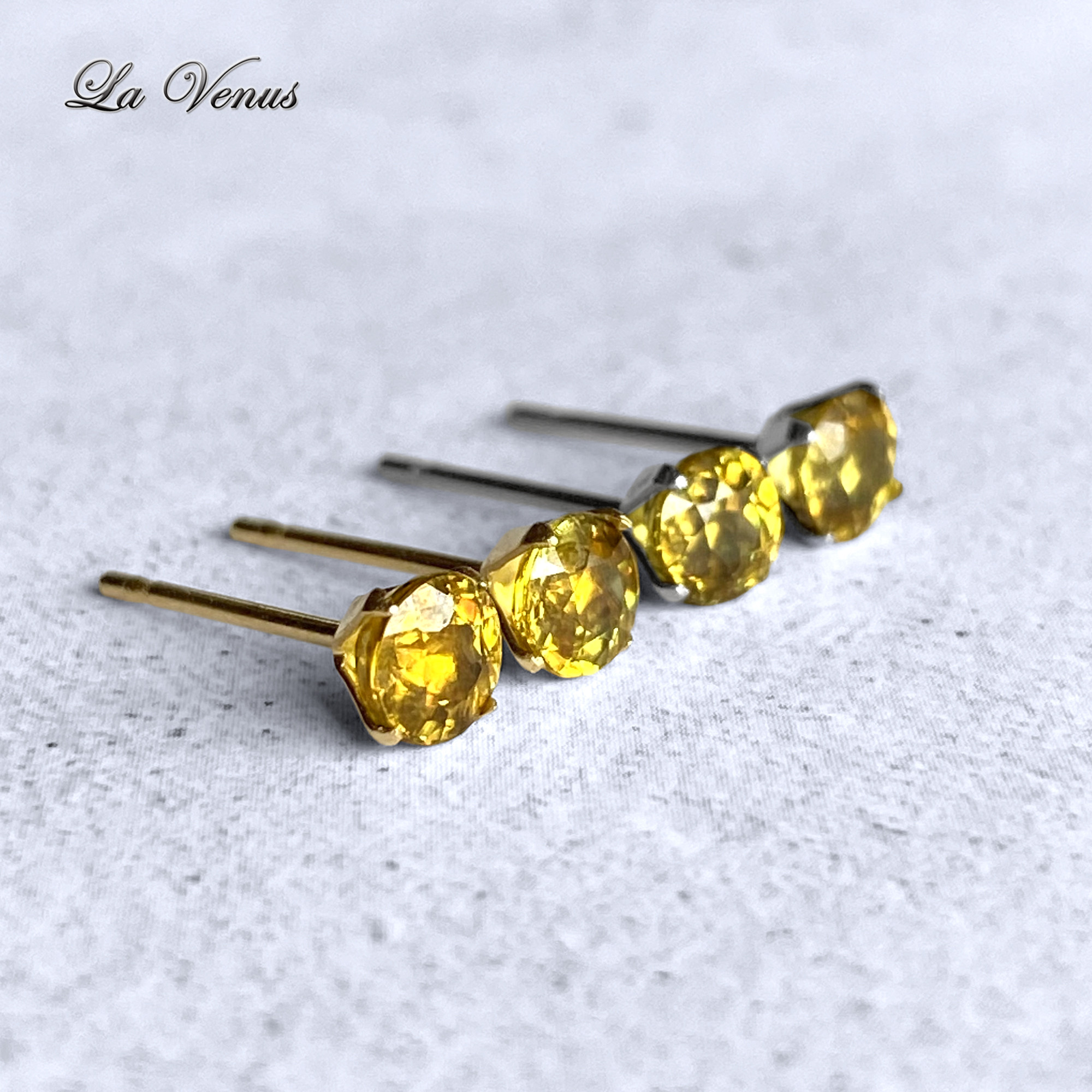 ✴︎希少石✴︎ つけっぱなしOK マダガスカル産 天然 非加熱 スフェーン スタッドピアス 4mm 316 両耳用