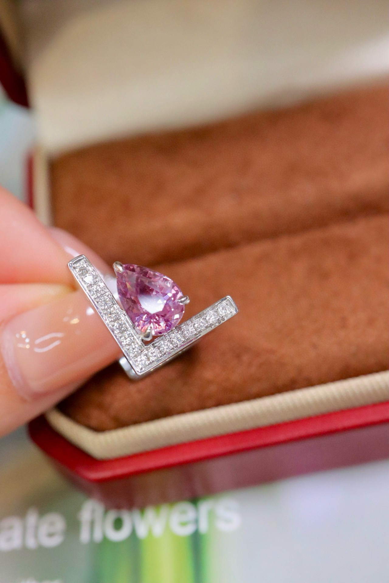 「ファッション」K18  天然サファイア　天然ダイヤモンド　リング　成功　誠実　慈愛　9月誕生石 高貴　2.02ct