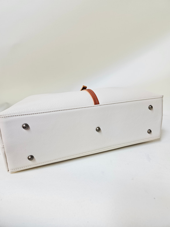 新作　日本製 人気トートバッグのマグネットベルト開閉式姫路レザーバージョン登場❗　色の組み合わせ自由♪︎　 6枚目の画像