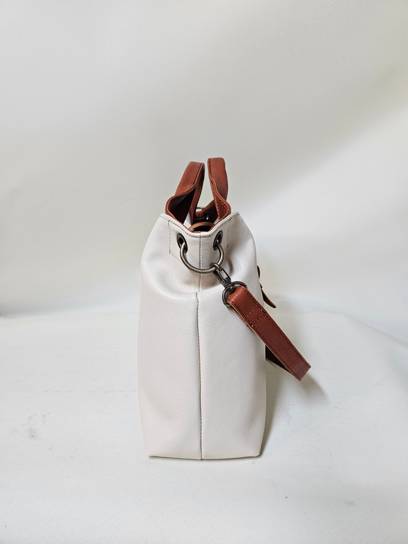 新作　日本製 人気トートバッグのマグネットベルト開閉式姫路レザーバージョン登場❗　色の組み合わせ自由♪︎　 4枚目の画像