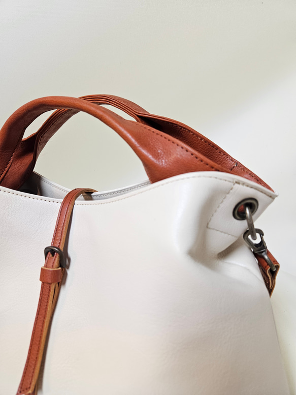 新作　日本製 人気トートバッグのマグネットベルト開閉式姫路レザーバージョン登場❗　色の組み合わせ自由♪︎　 2枚目の画像