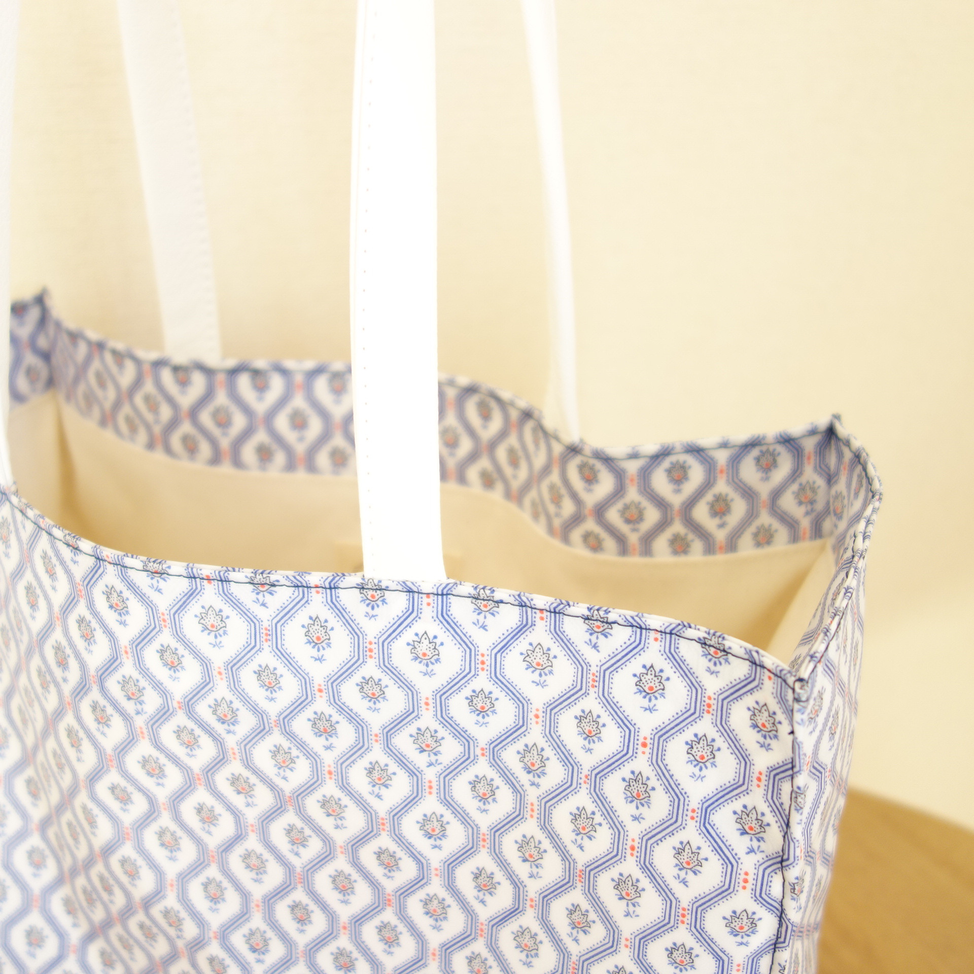 Ａ４が入る横長トートバッグ　リバティグリッサンド