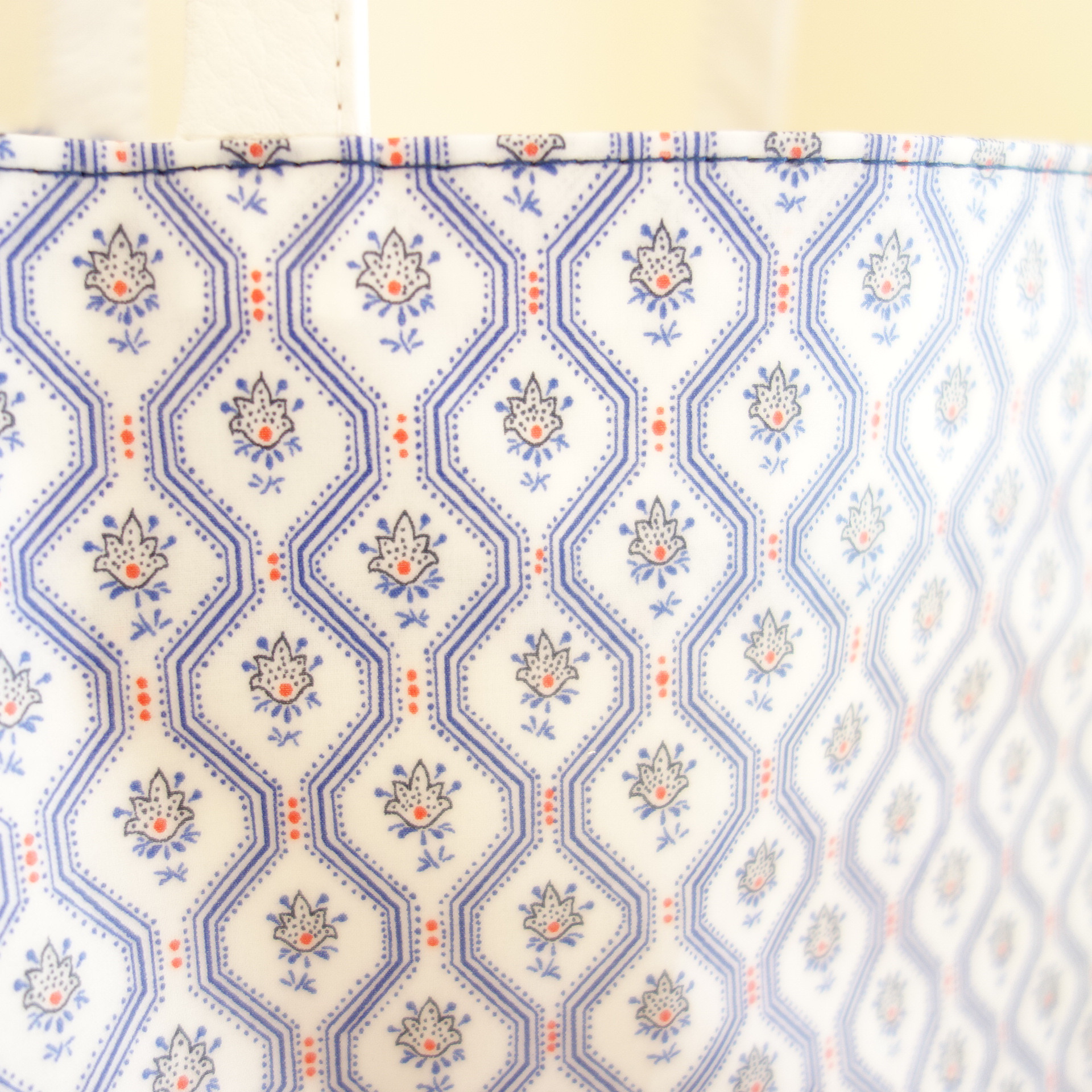 Ａ４が入る横長トートバッグ　リバティグリッサンド