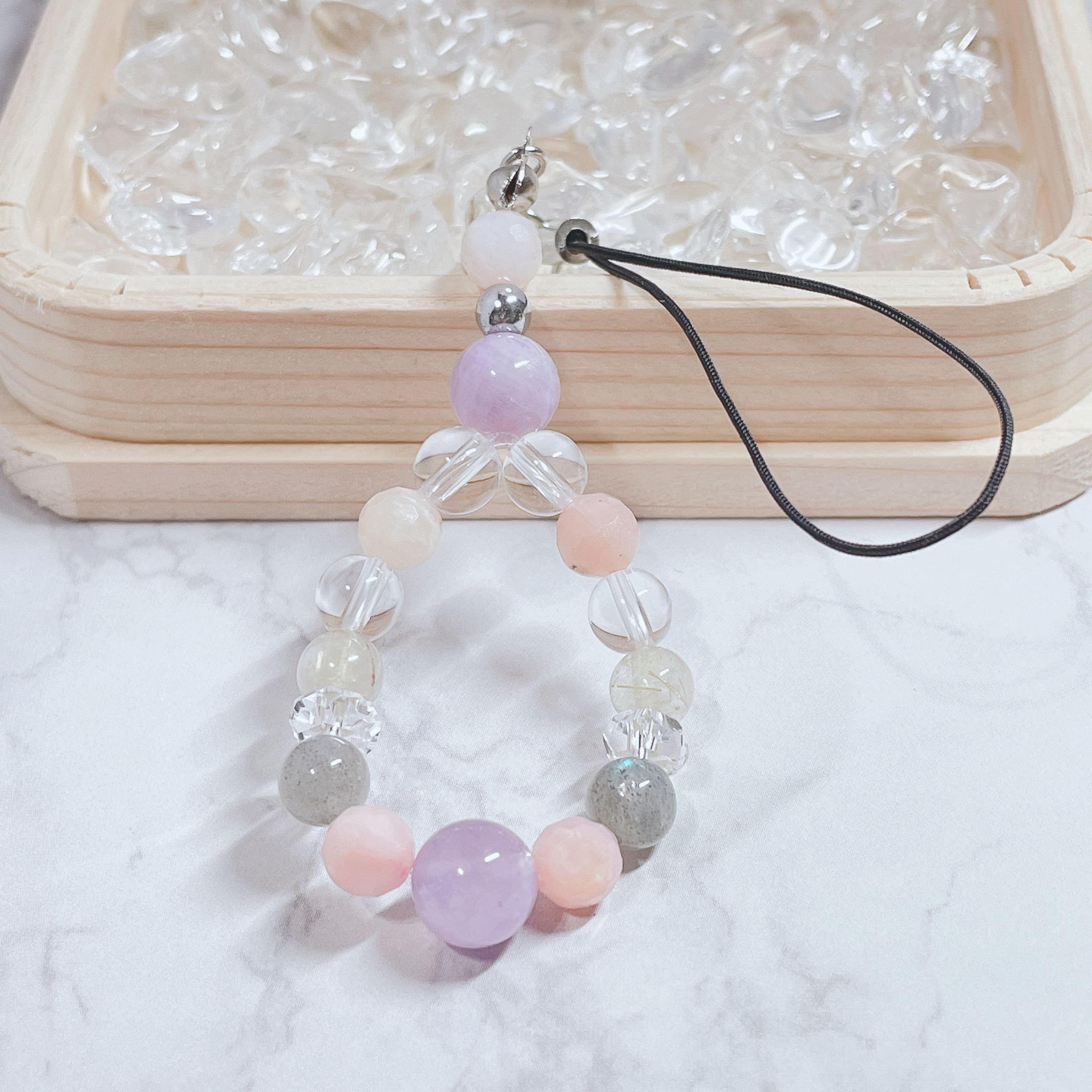 ✦女性特有のゆらぎとリズムを整える 天然石ストラップ｜ラベンダーアメジスト・ピンクオパール・ラブラドライト No698S