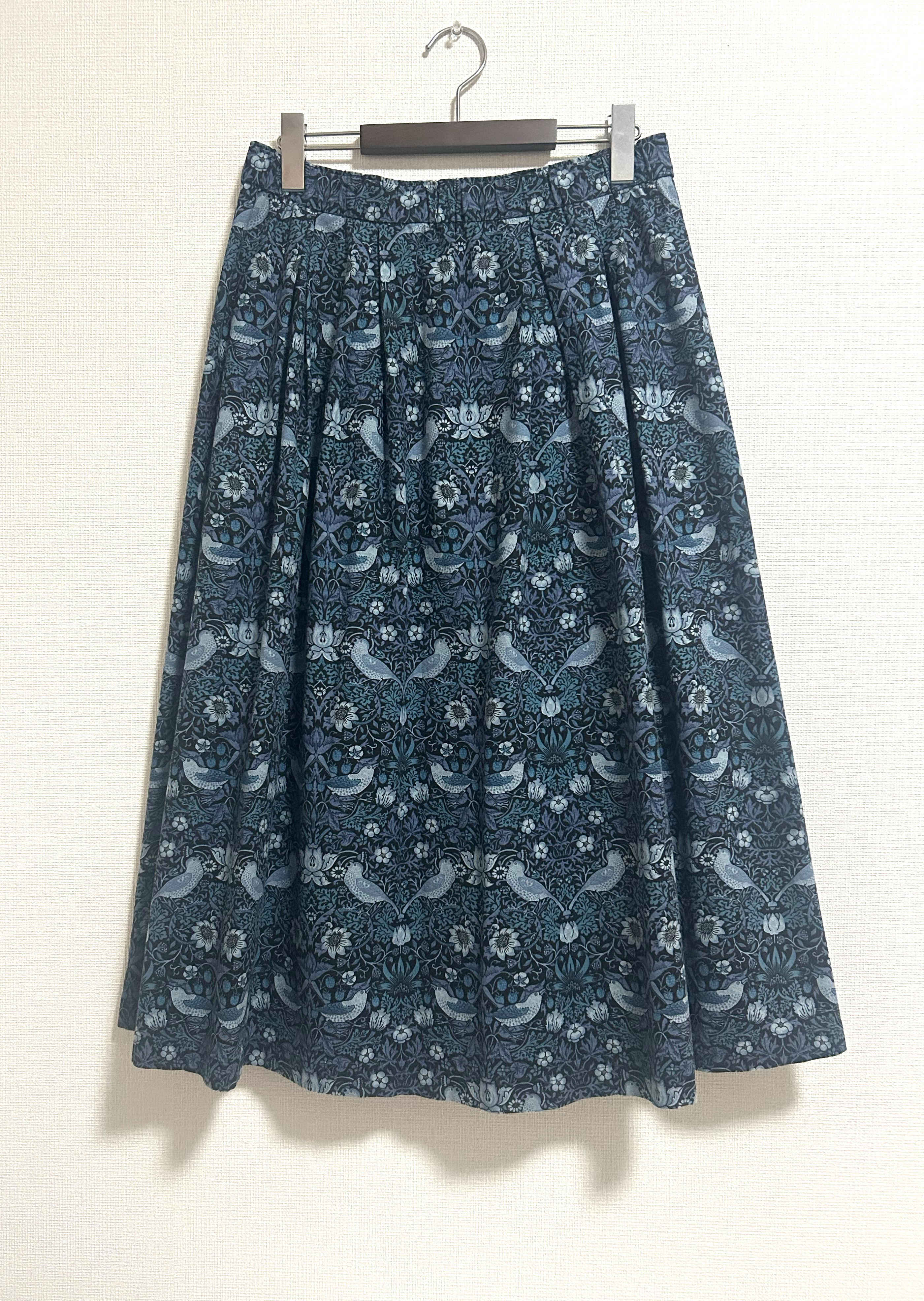 【受注製作】ウィリアムモリス生地使用　ストロベリーシーフ(イチゴ泥棒) タックスカート　8176-33