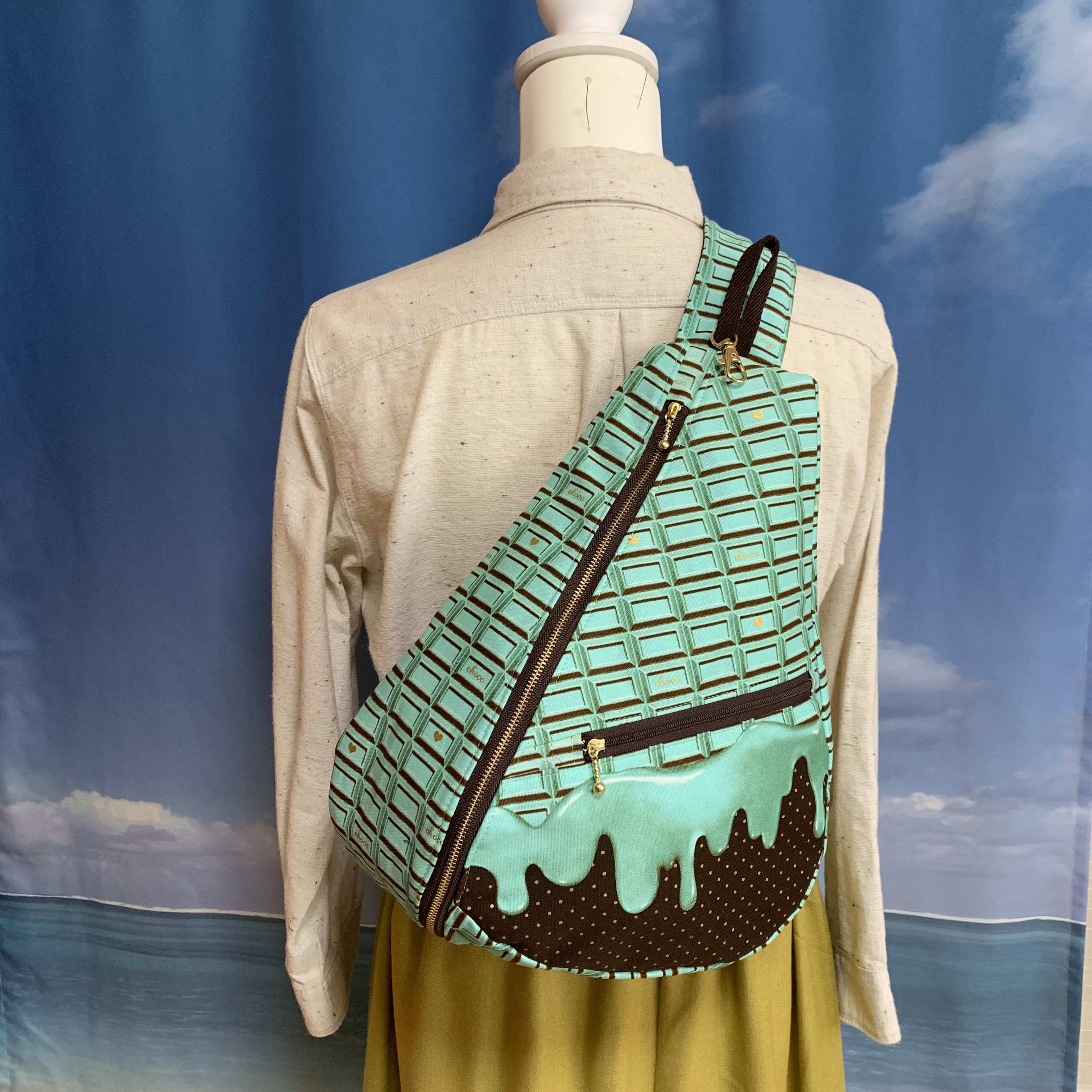 再販売開始　しずく型　ワンショルダーバック　ボディーバック　長さ調節可能　とろける板チョコレート柄